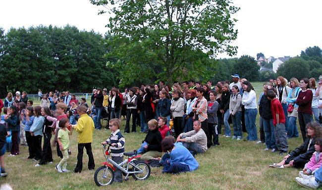Une partie des spectateurs venus assister à l'embrasement du feu de la Saint-Jean au Moulin Vert.
Photo de presse