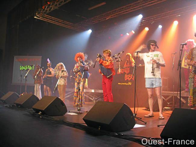 Les Groove Boys sur scène : un spectacle haut en couleurs !
Photo de presse