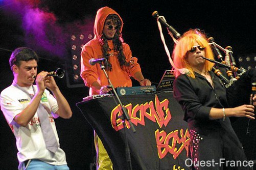 Les Groove Boys, groupe déjanté qui a décidé de promouvoir la musique bretonne autrement ! Photo de presse